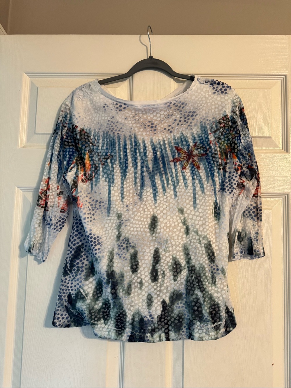 V-Neck Printed Tunic Top in Blue, White & Multicolor - Picture 6 of 8